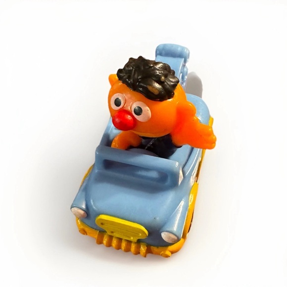 RARE Hasbro 2013 Sesame Street Workshop Ernie Car Tow Truck Elmo & Friends Toy - Picture 2 of 5